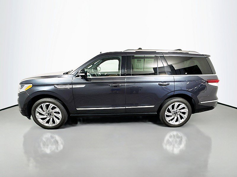 Used 2024 Lincoln Navigator Reserve AWD/4WD image 4