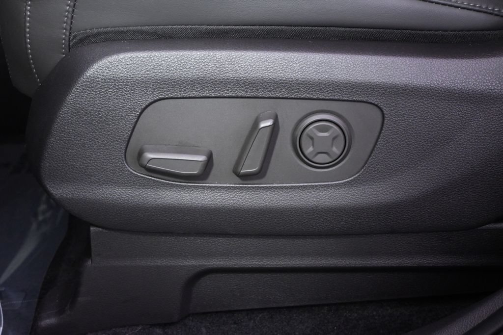 Used 2026 Kia Carnival FWD image 14