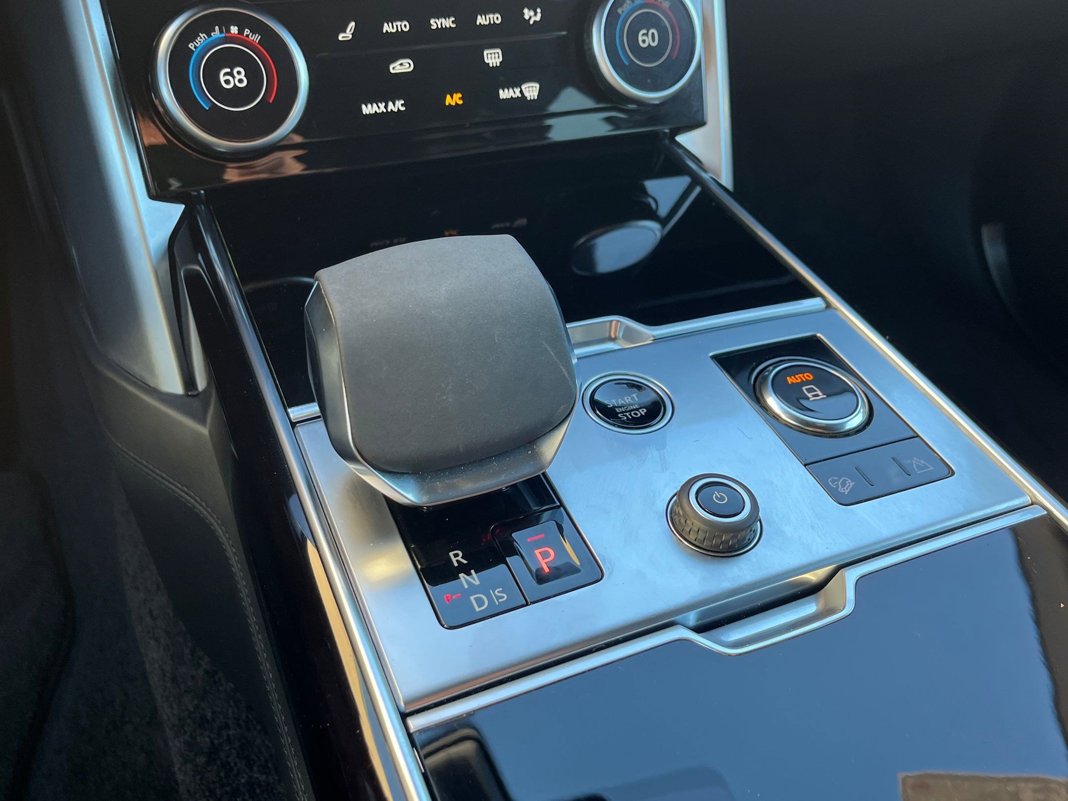 Used 2025 Land Rover Range Rover SE image 18