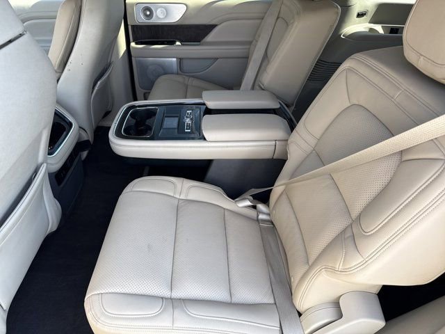 Used 2019 Lincoln Navigator Reserve AWD/4WD image 15