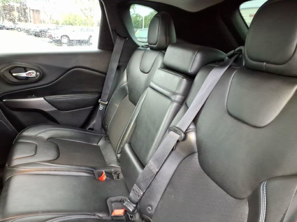 Certified 2019 Jeep Cherokee Latitude Plus w/ Cold Weather Group AWD/4WD image 10