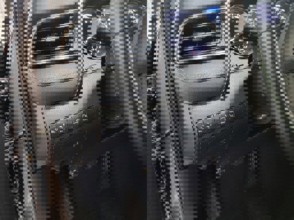 Used 2023 Toyota Camry SE image 12