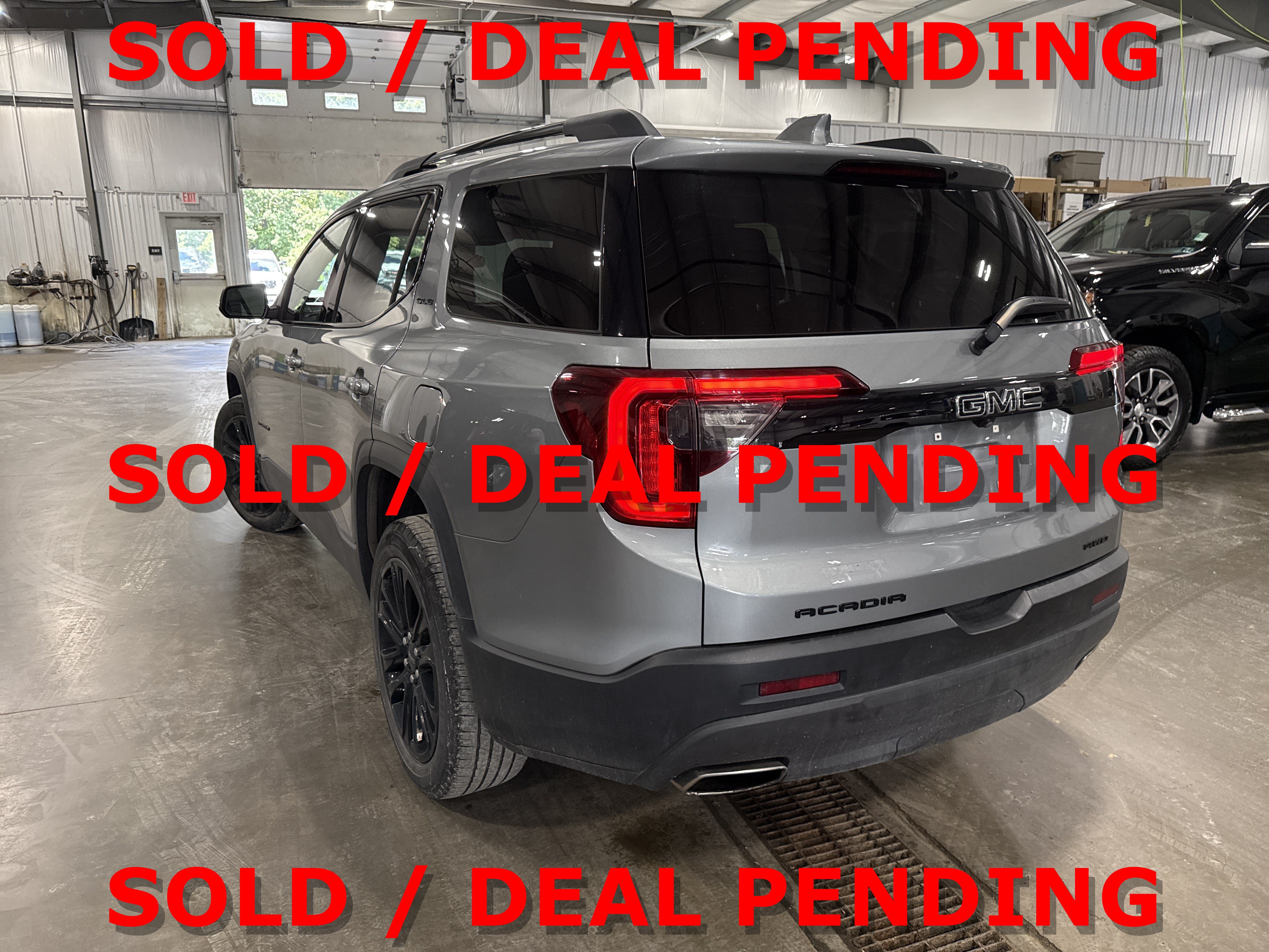 Used 2023 GMC Acadia SLE w/ Driver Convenience Package AWD/4WD image 4