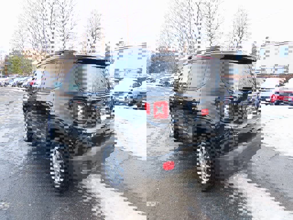 Used 2022 Jeep Renegade Latitude image 4