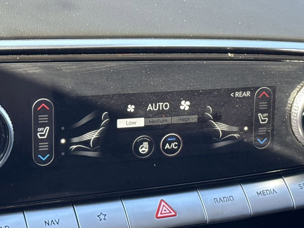 Used 2023 Genesis GV70 2.5T w/ Select Package image 25