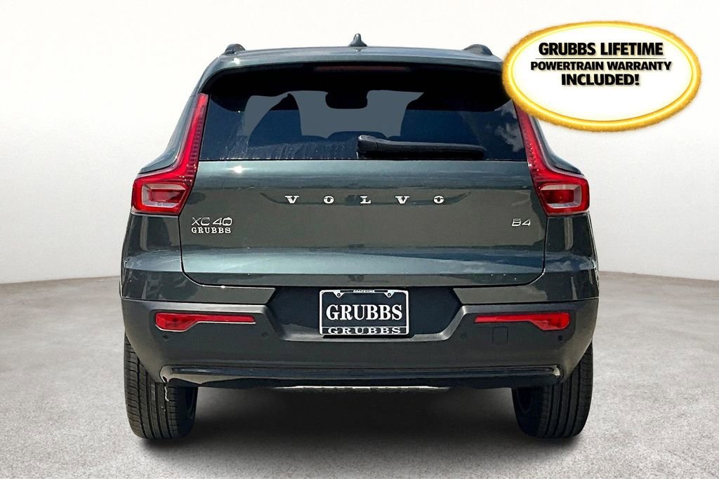 New 2026 Volvo XC40 B4 Core w/ Climate Package image 7