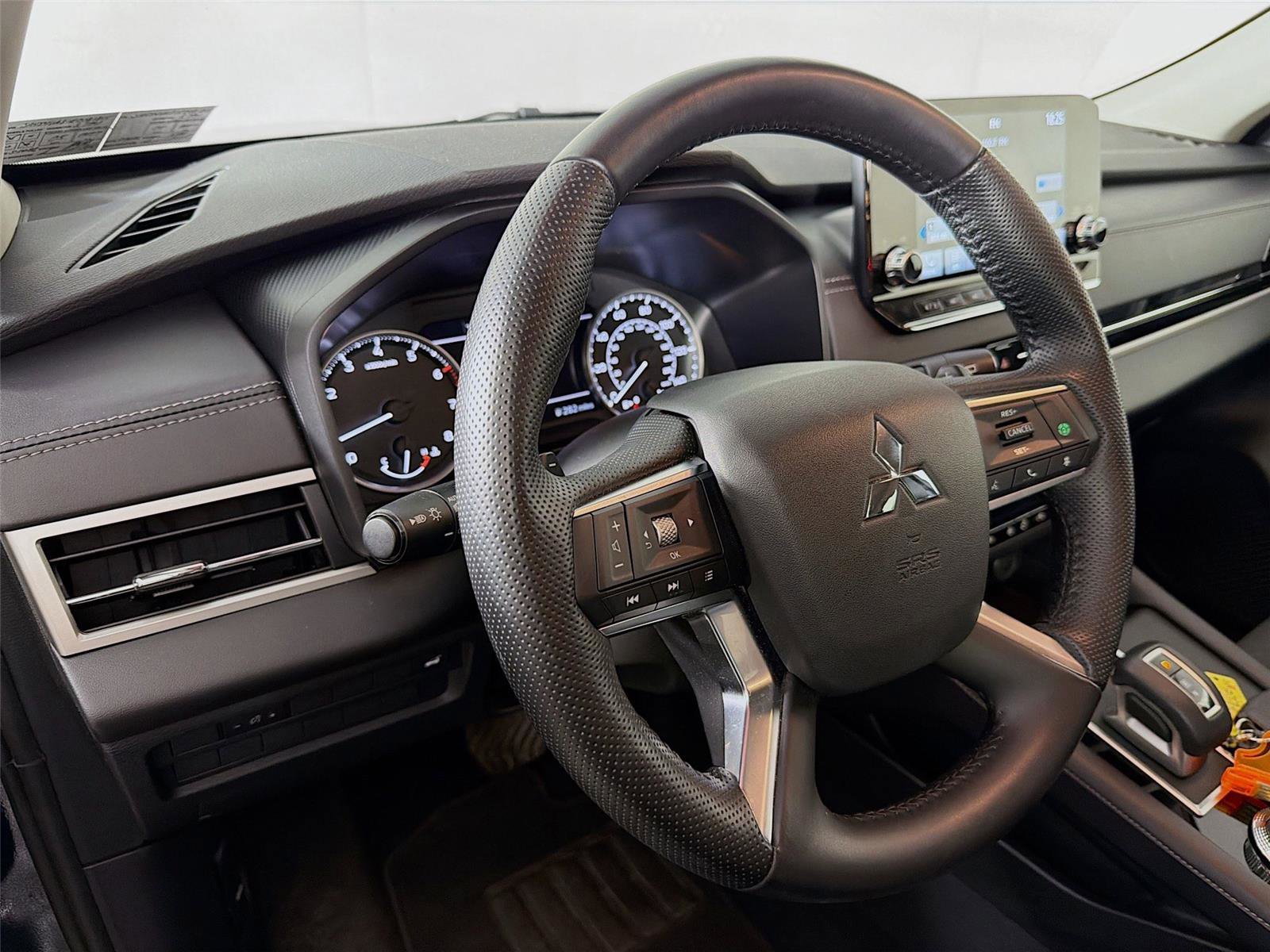 Used 2024 Mitsubishi Outlander SE AWD/4WD image 9