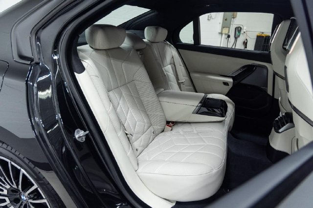 New 2027 BMW 740i xDrive w/ Executive Package AWD/4WD image 33