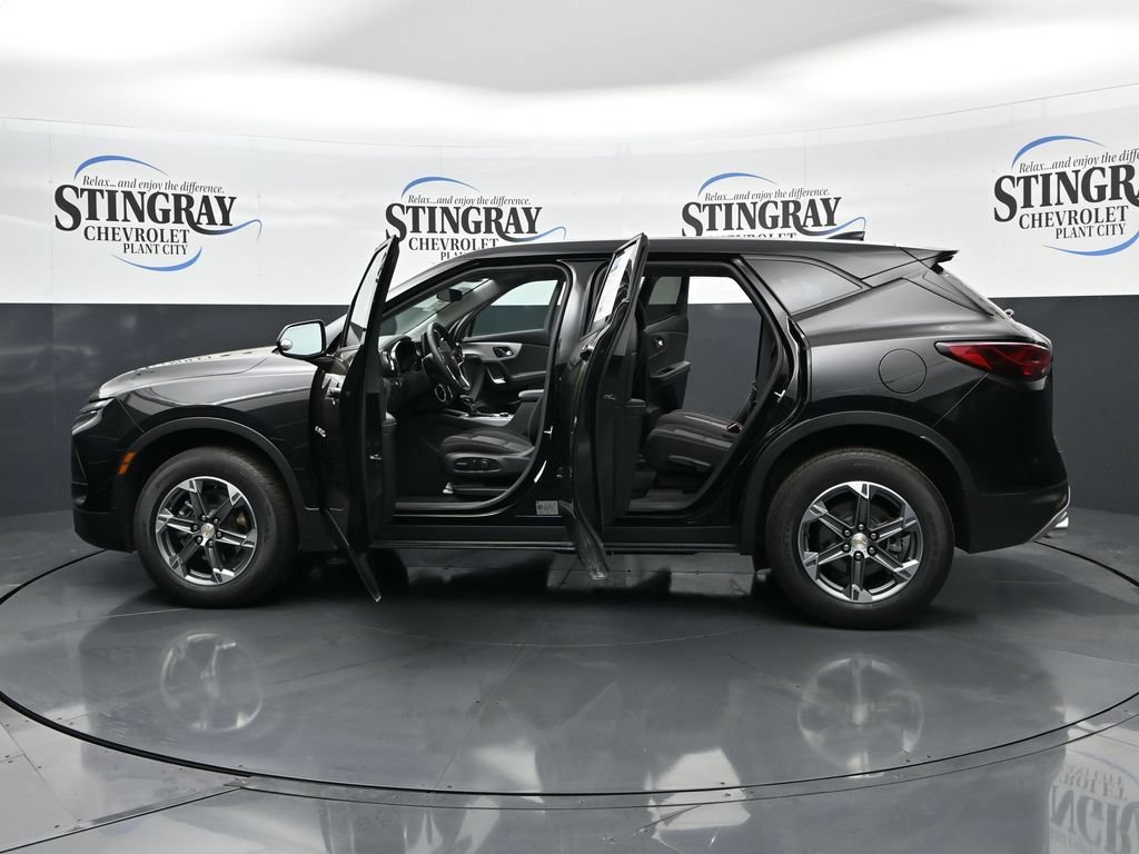Used 2025 Chevrolet Blazer LT AWD/4WD image 40
