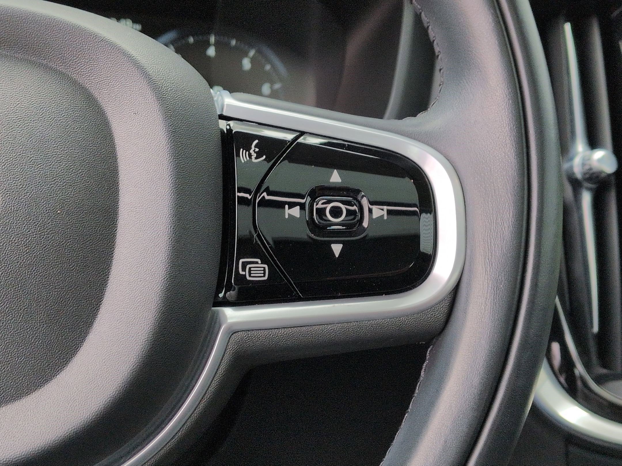 Used 2021 Volvo S60 T5 Momentum w/ Advanced Package image 19