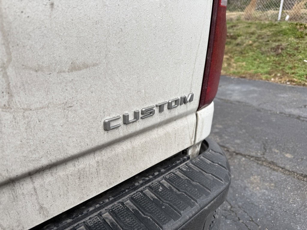 Used 2021 Chevrolet Silverado 2500 Custom w/ Custom Value Package image 11