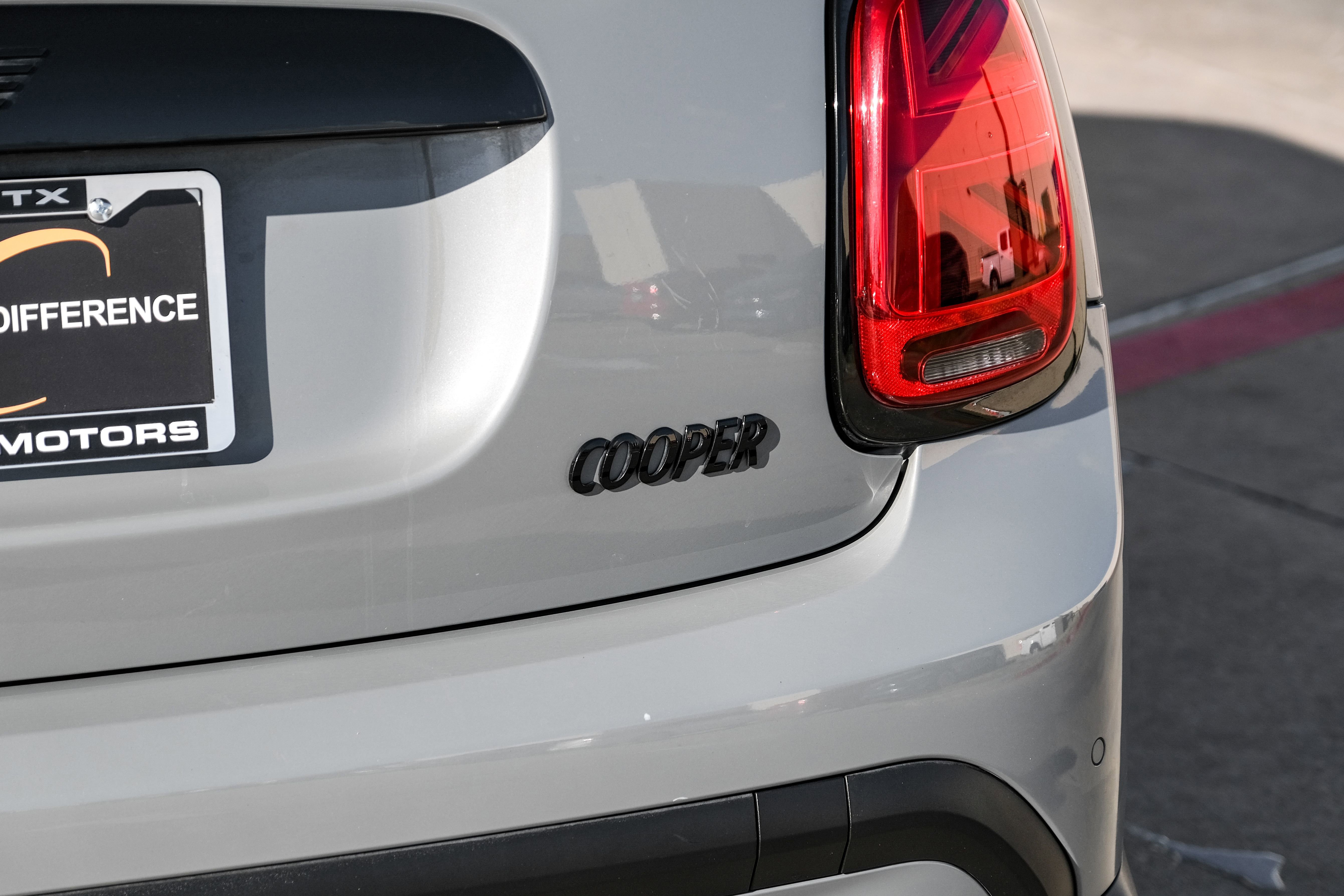 Used 2022 MINI Cooper 4-Door Hardtop w/ Signature Upholstery Package image 46