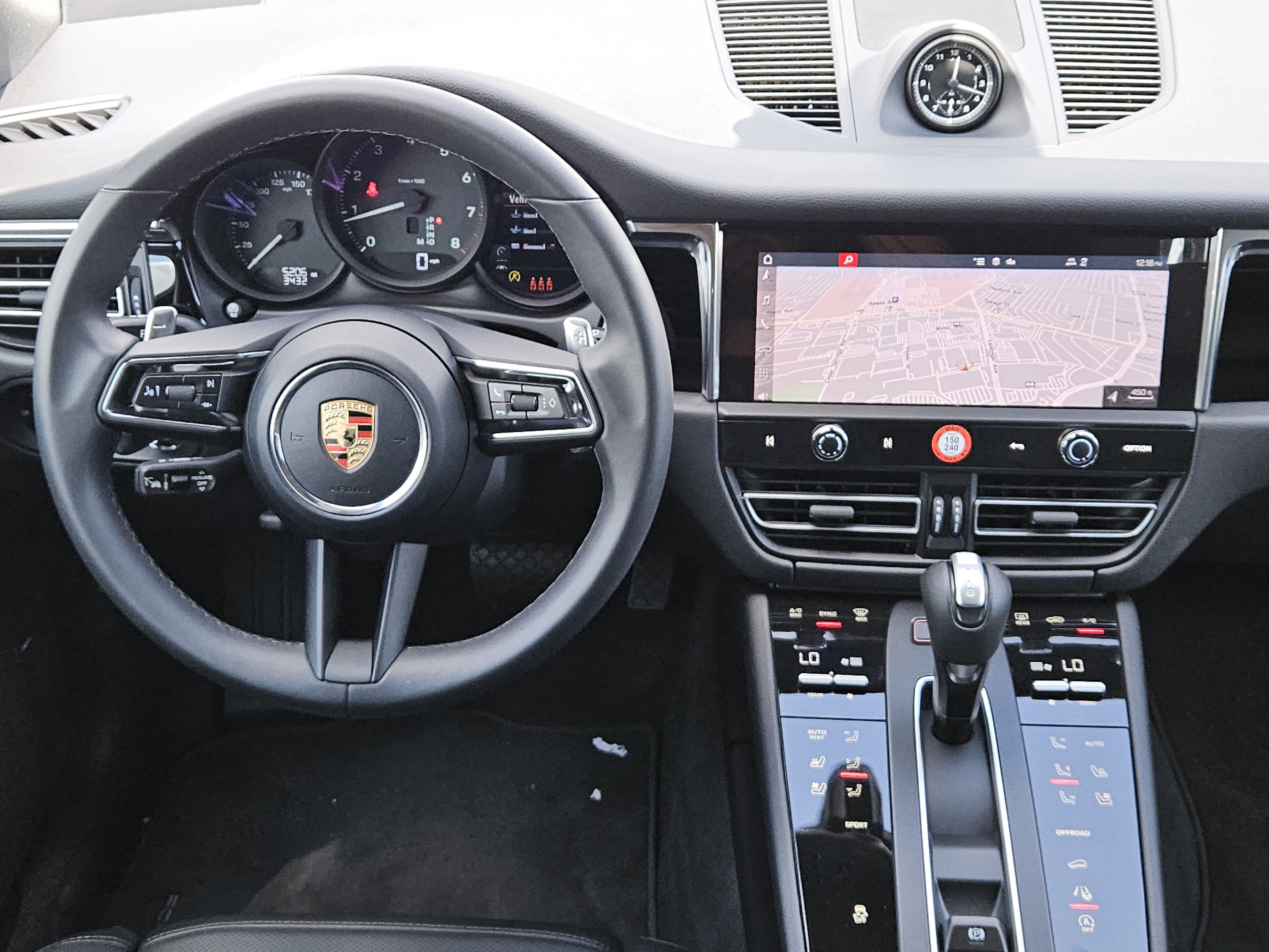 Certified 2026 Porsche Macan AWD/4WD image 25