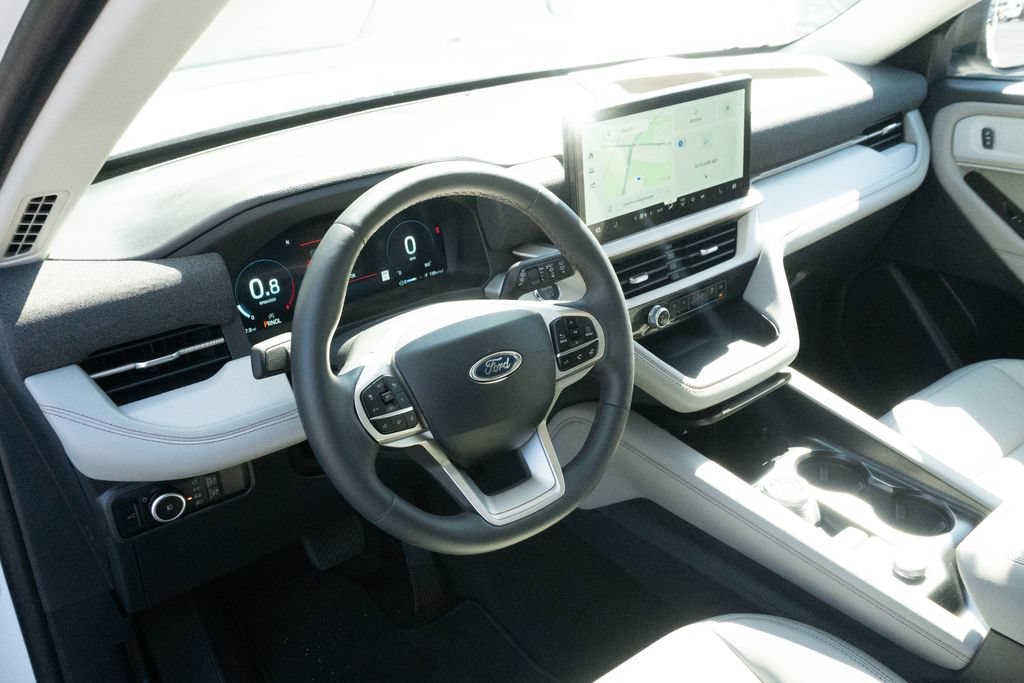 Used 2025 Ford Explorer Active w/ Active Comfort Package RWD image 18