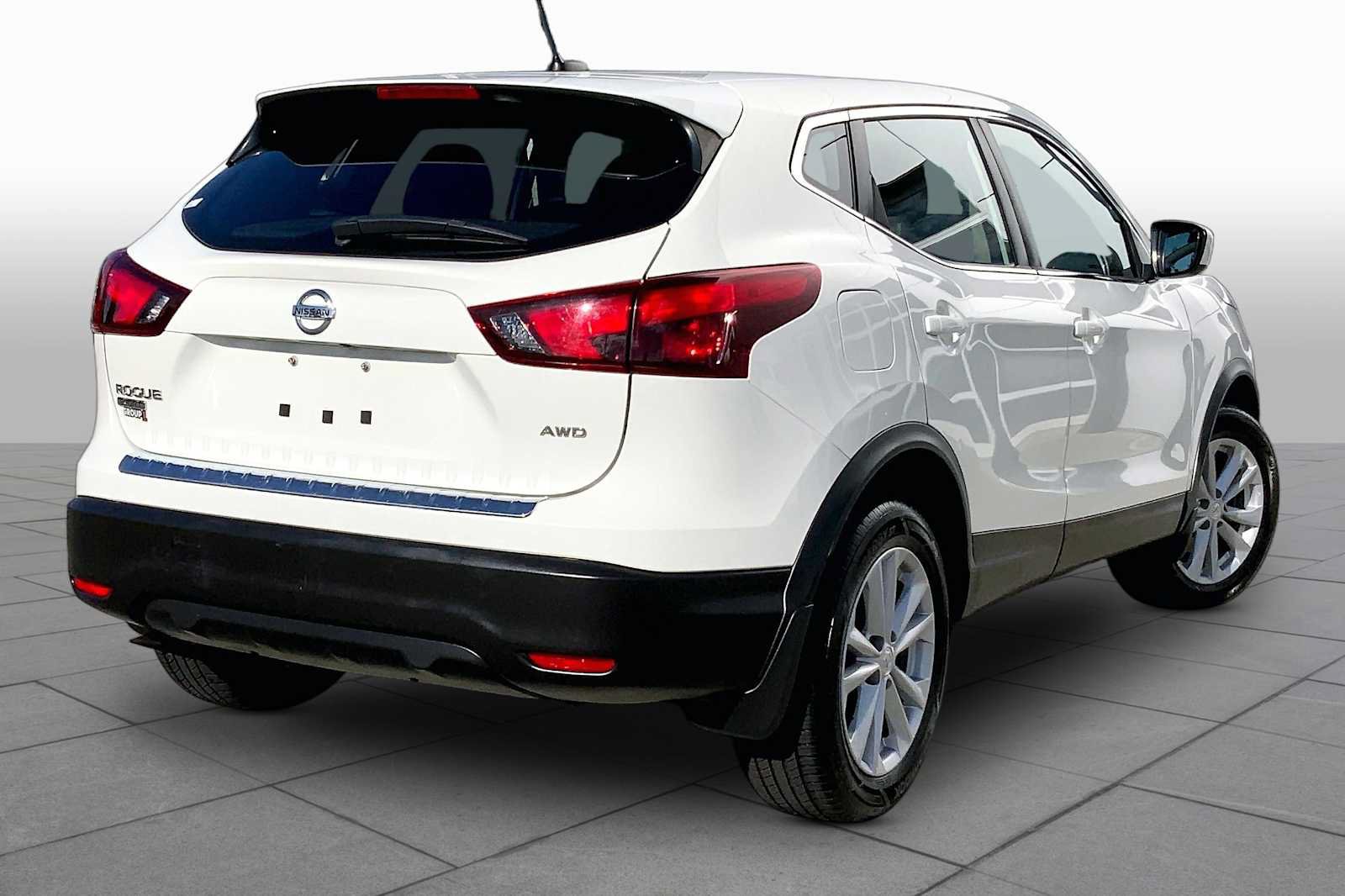 Used 2017 Nissan Rogue Sport S w/ S Appearance Package AWD/4WD image 12