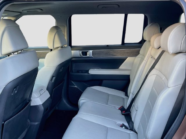 Used 2024 Hyundai Santa Fe Limited FWD image 11
