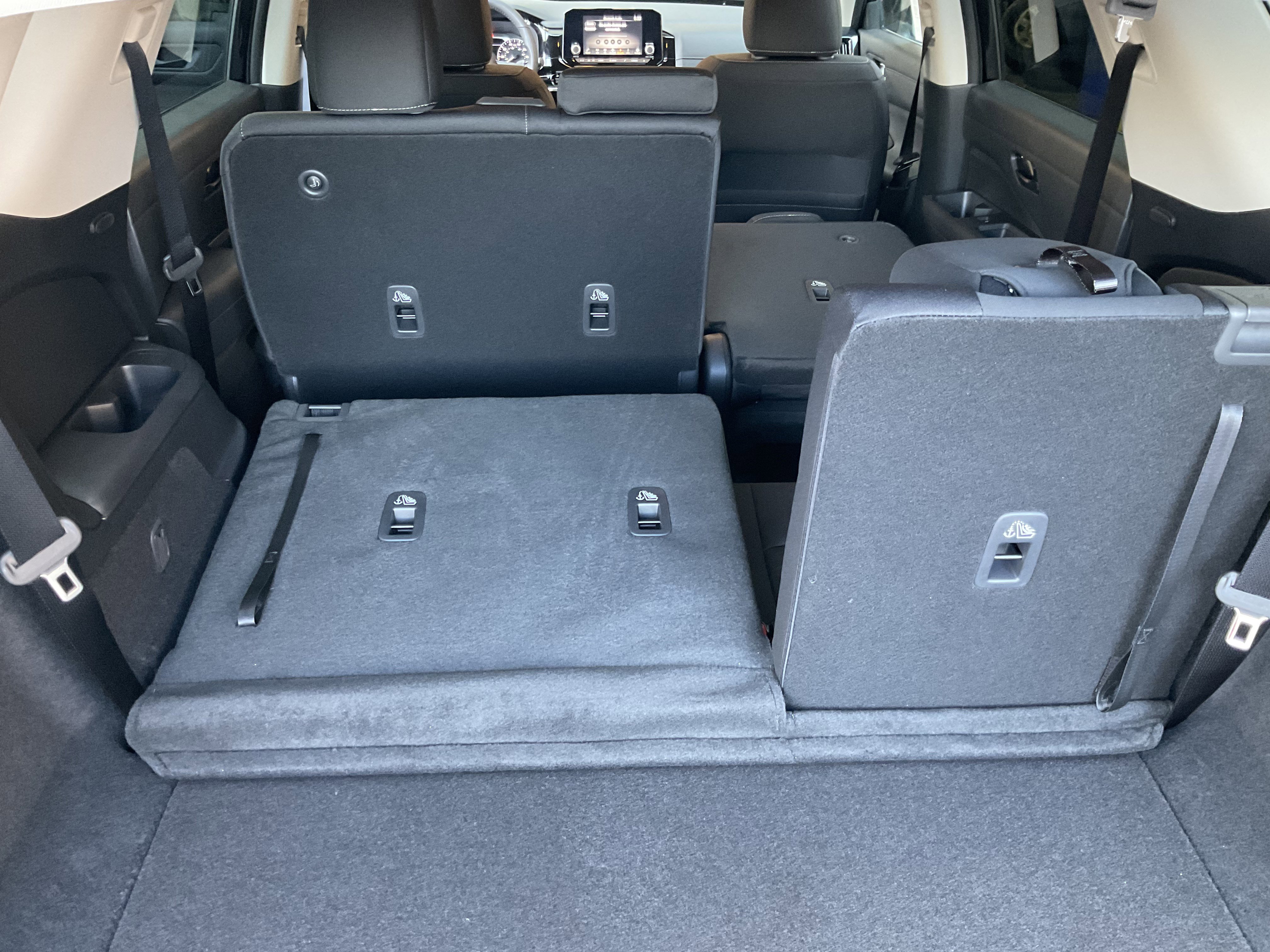 Used 2025 Nissan Pathfinder SV AWD/4WD image 46