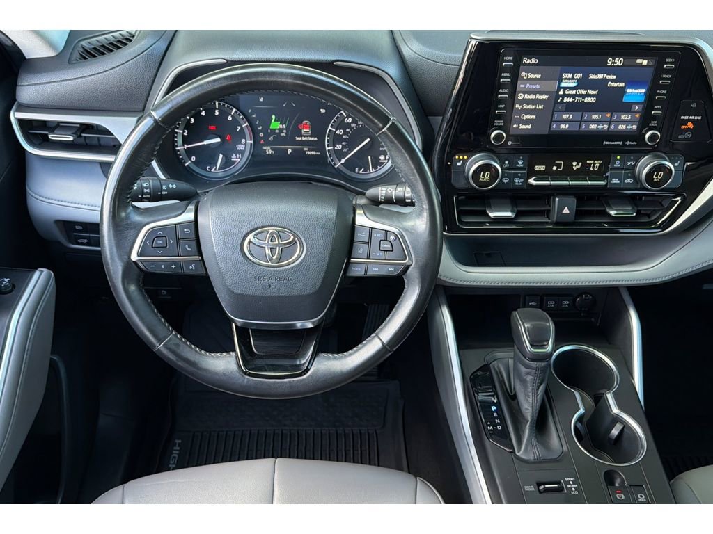 Used 2020 Toyota Highlander XLE image 16