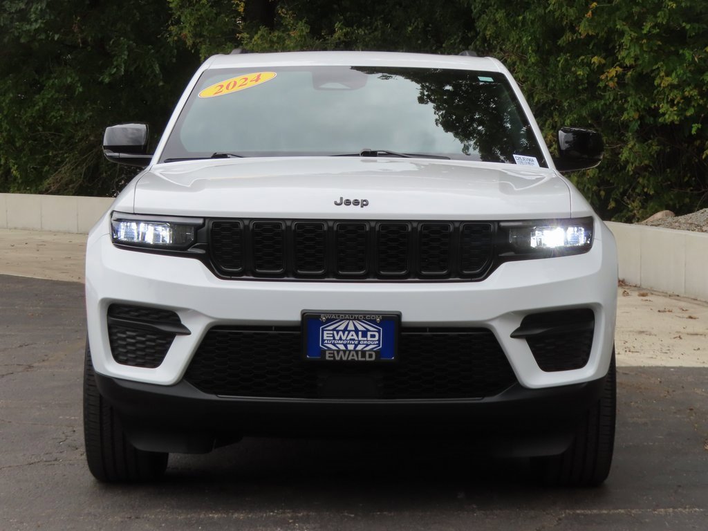 Certified 2024 Jeep Grand Cherokee Altitude image 13