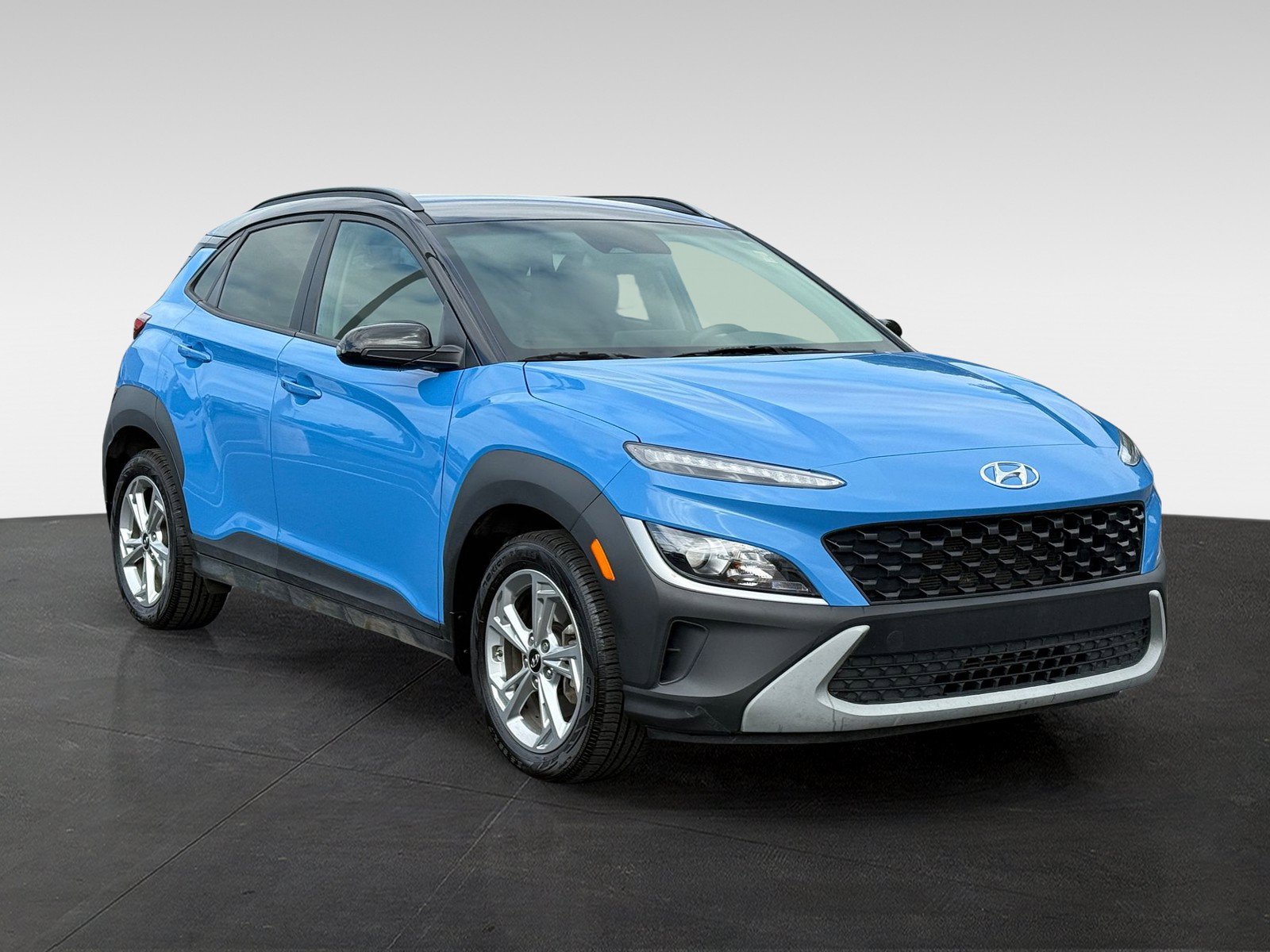 Used 2022 Hyundai Kona SEL w/ Winter Weather Package AWD/4WD image 3