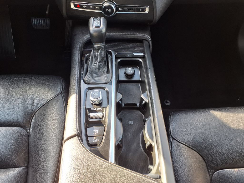 Used 2020 Volvo XC90 T6 Momentum AWD/4WD image 36