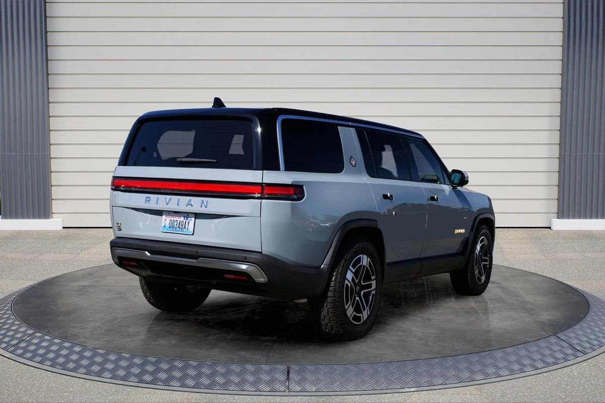 Used 2023 Rivian R1S Adventure image 7