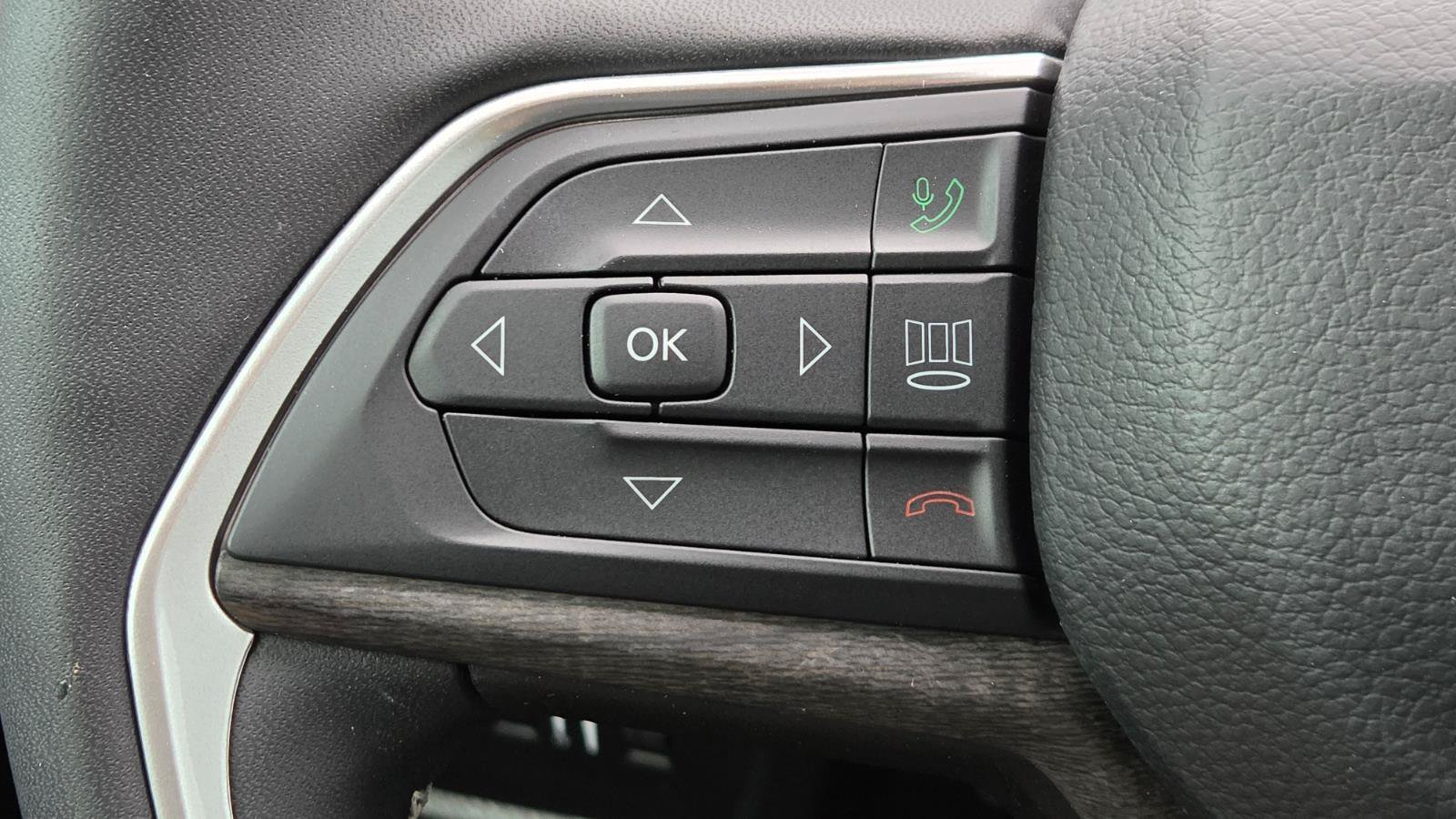 Used 2025 Jeep Grand Cherokee Limited w/ Luxury Tech Group II RWD image 27
