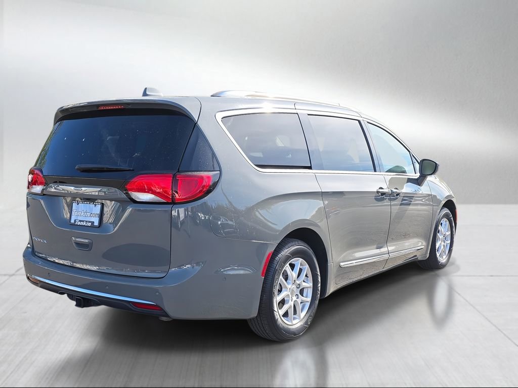 Used 2020 Chrysler Pacifica Touring-L image 3
