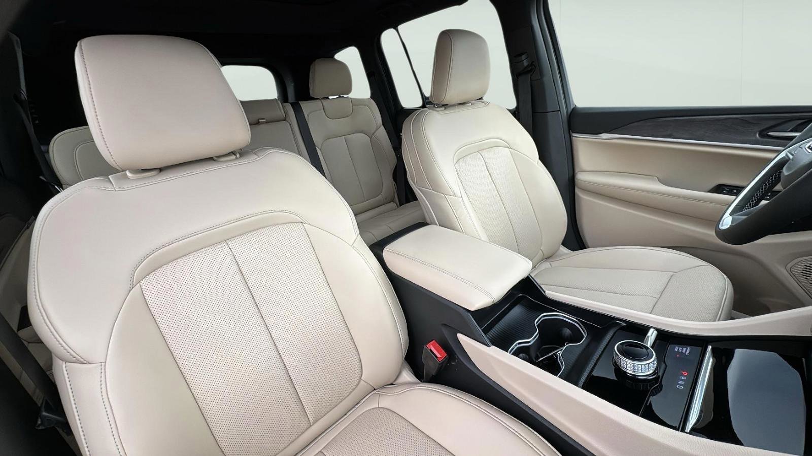 New 2025 Jeep Grand Cherokee Limited w/ Luxury Tech Group II image 21