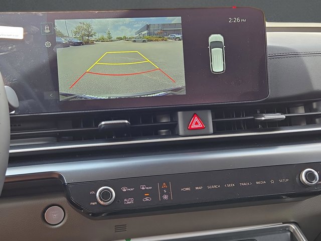 Used 2025 Kia Carnival FWD image 26
