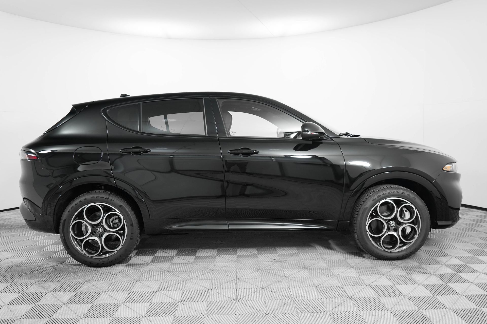 New 2025 Alfa Romeo Tonale w/ Premium Package image 12