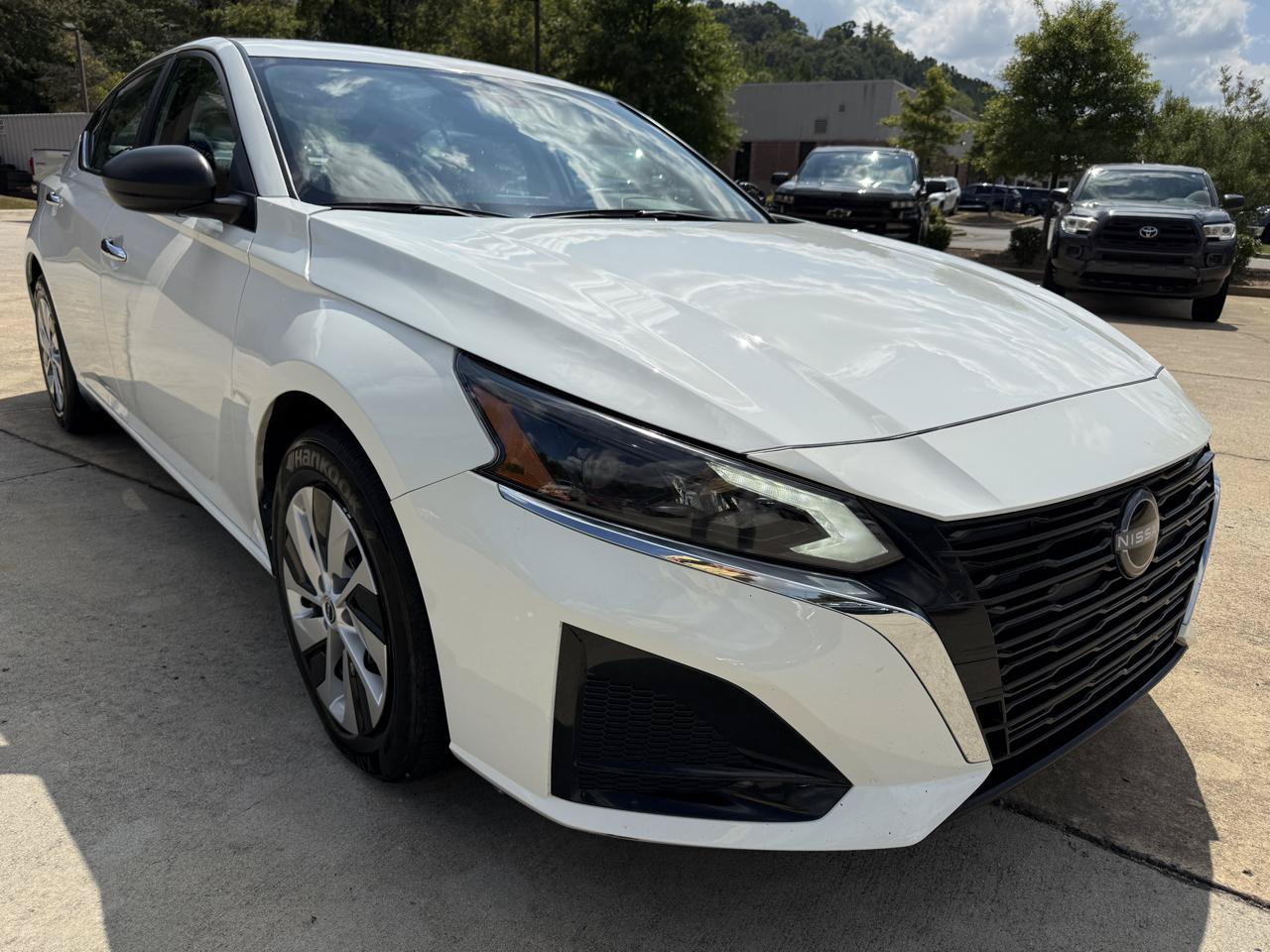 Used 2025 Nissan Altima 2.5 S FWD image 7