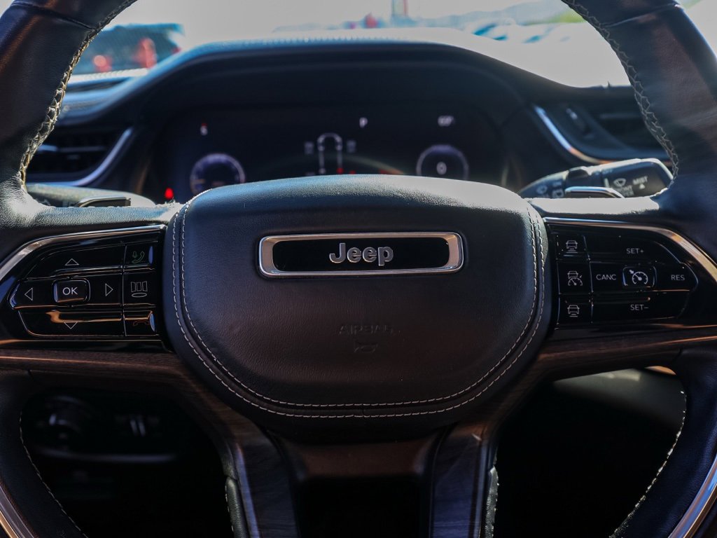 Used 2022 Jeep Grand Cherokee Overland w/ Luxury Tech Group IV image 25