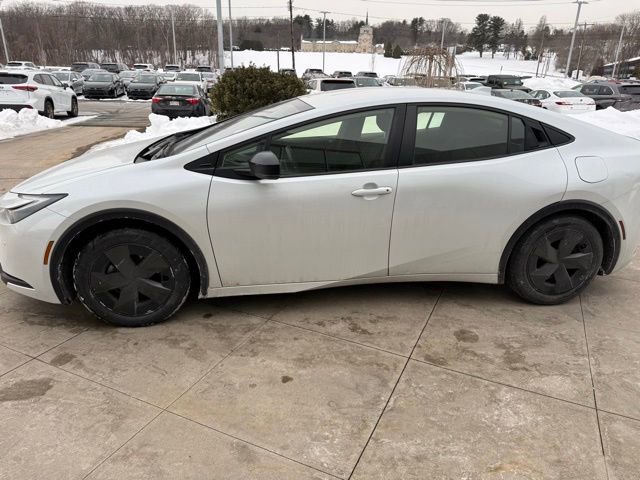 Used 2024 Toyota Prius LE image 4