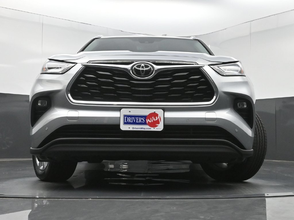 Used 2024 Toyota Highlander Limited AWD/4WD image 29
