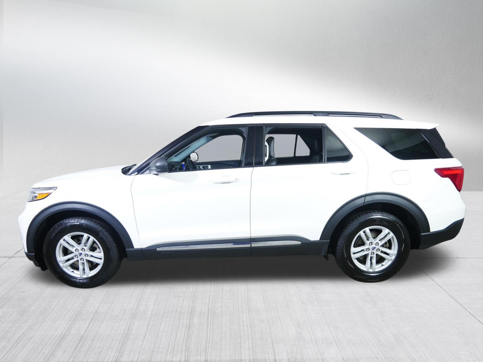 Used 2023 Ford Explorer XLT AWD/4WD image 4