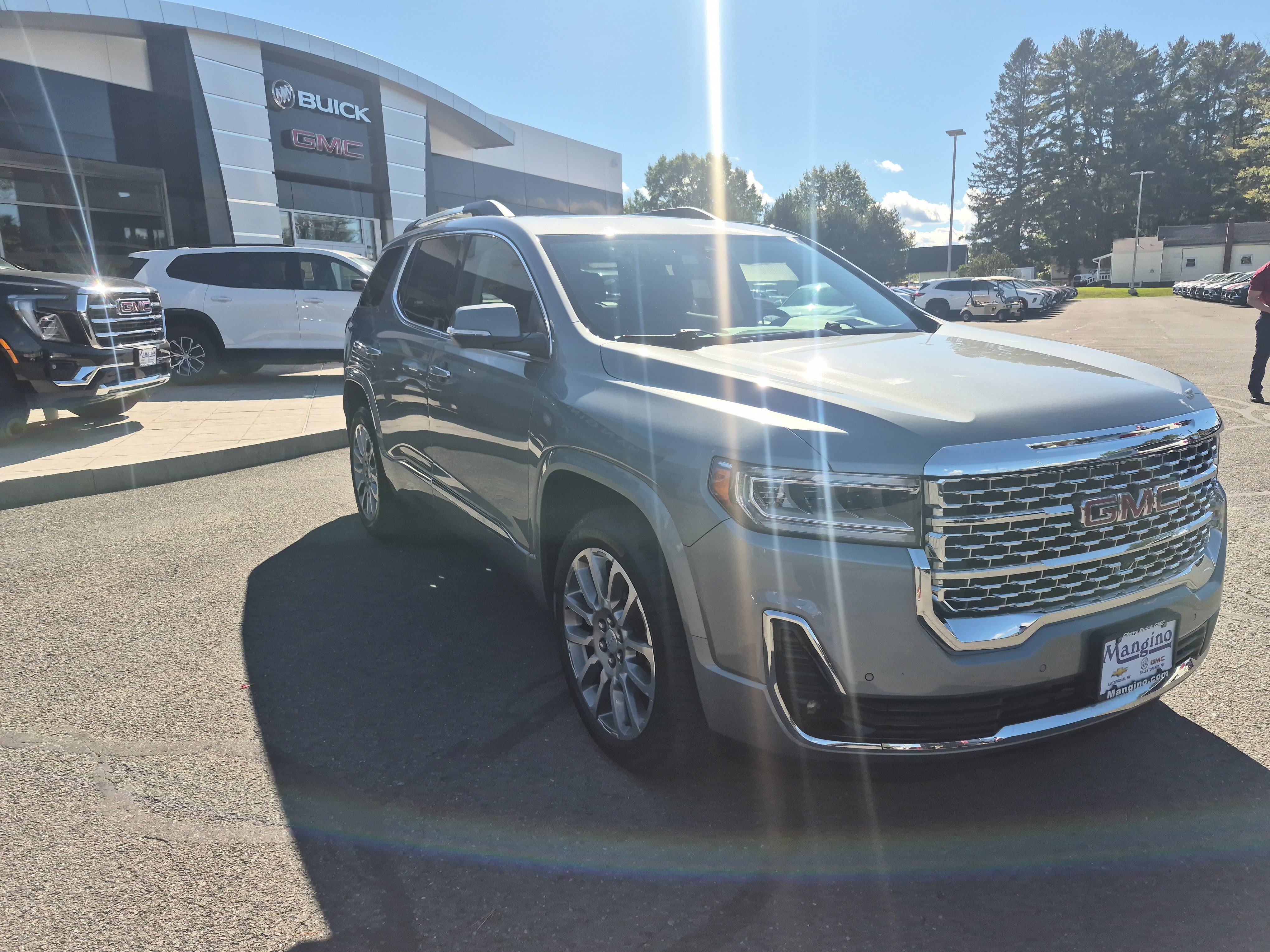 Used 2023 GMC Acadia Denali w/ Denali Ultimate Package AWD/4WD image 7