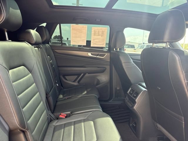Used 2024 Volkswagen Atlas Cross Sport SEL R-Line AWD/4WD image 40