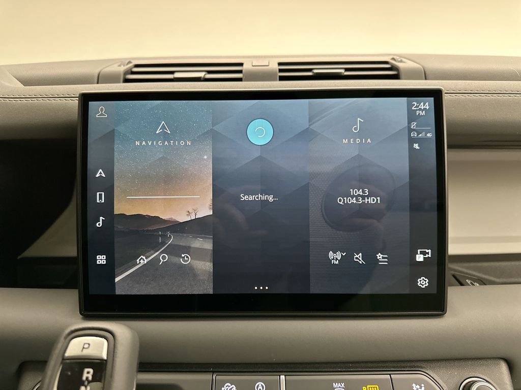 Certified 2025 Land Rover Defender 110 X-Dynamic SE image 26