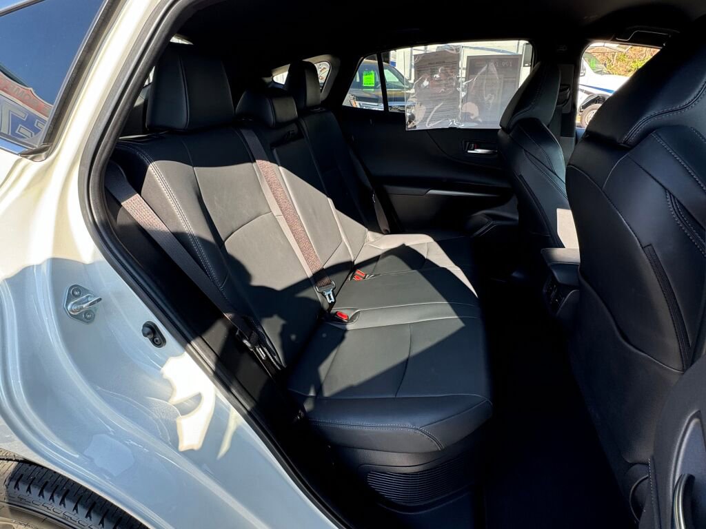 Used 2022 Toyota Venza XLE image 20