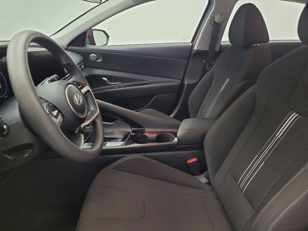 Used 2024 Hyundai Elantra Blue image 17