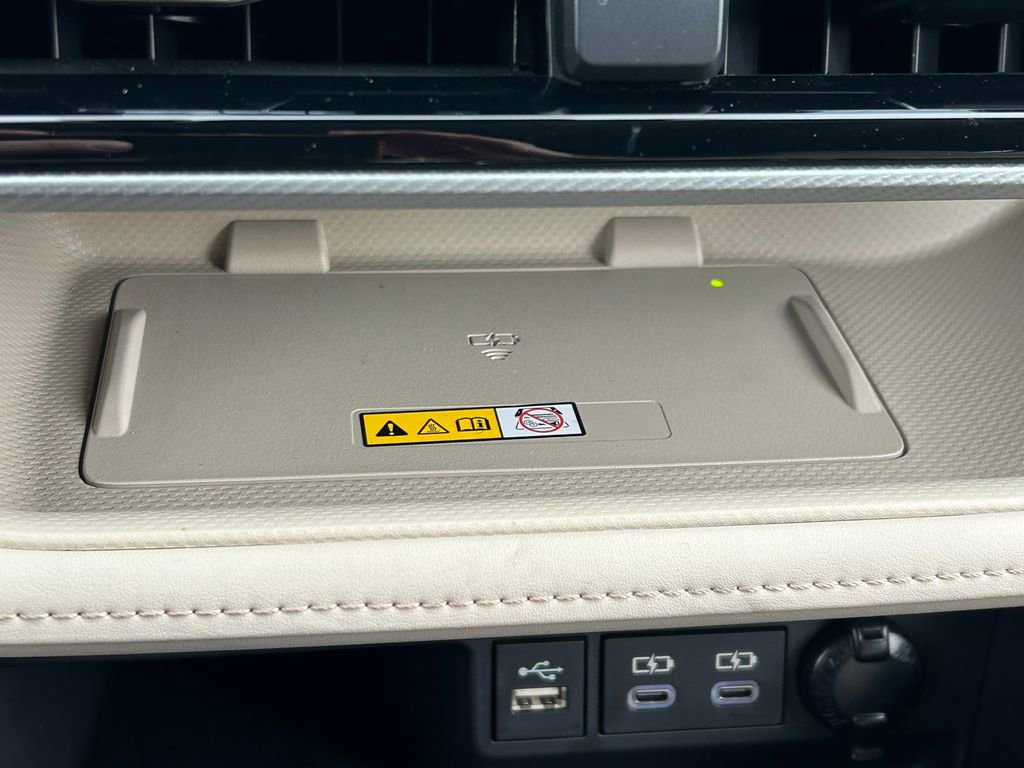 Used 2023 Toyota Highlander Platinum image 39