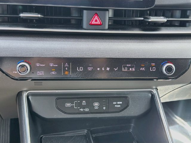 Used 2025 Kia Carnival EX FWD image 34