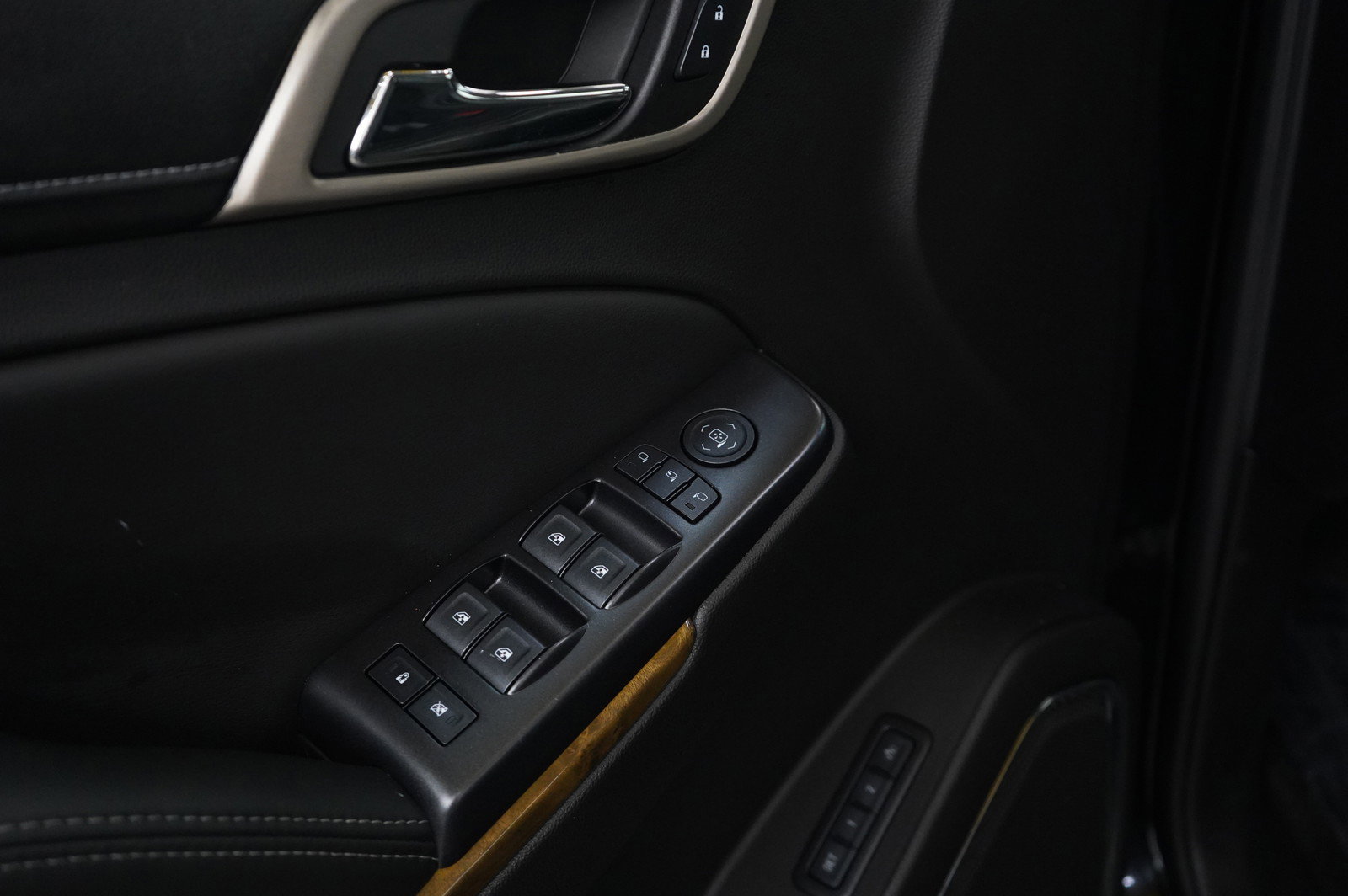 Used 2017 GMC Yukon Denali w/ Open Road Package image 18