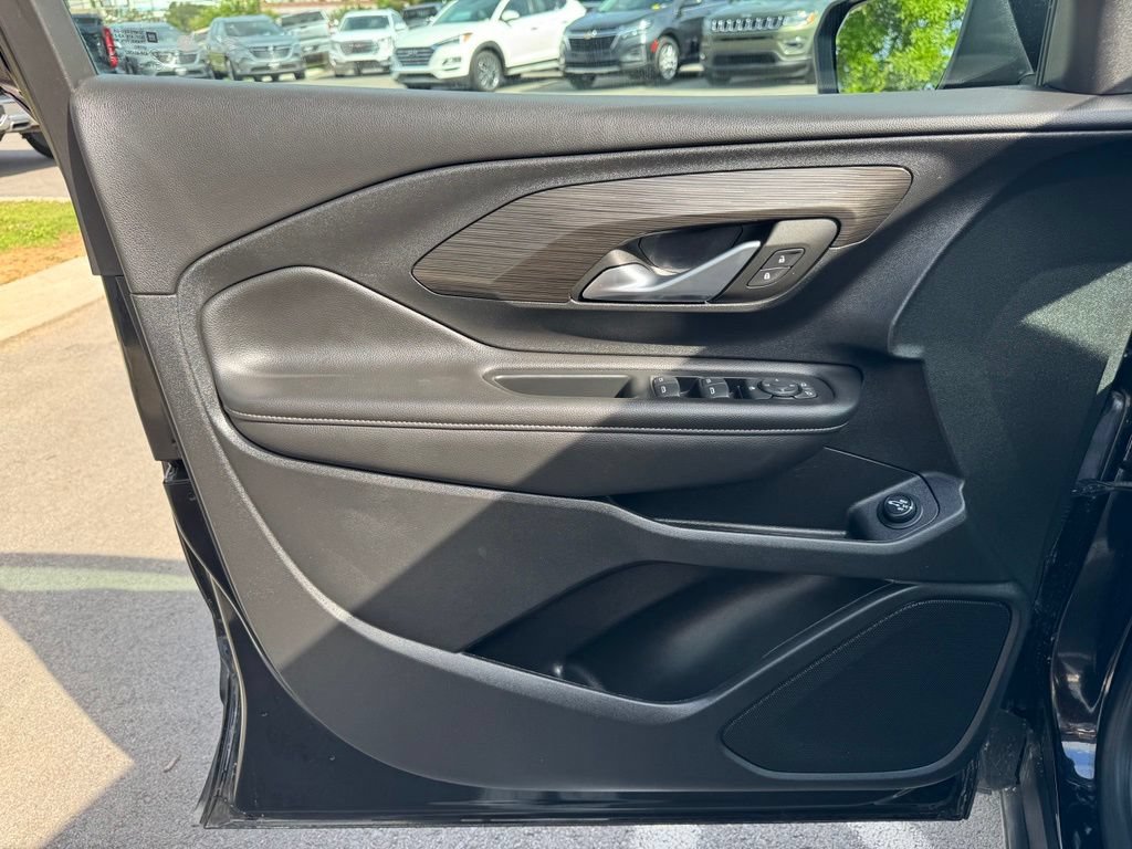 Used 2022 GMC Terrain SLE w/ Driver Convenience Package FWD image 10