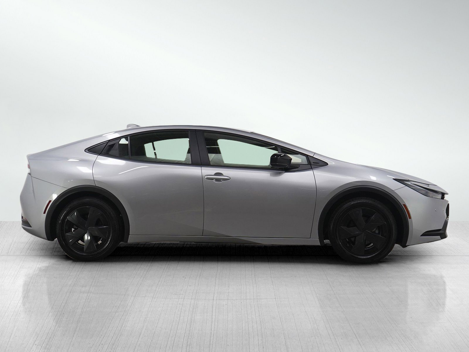 Used 2025 Toyota Prius LE image 6