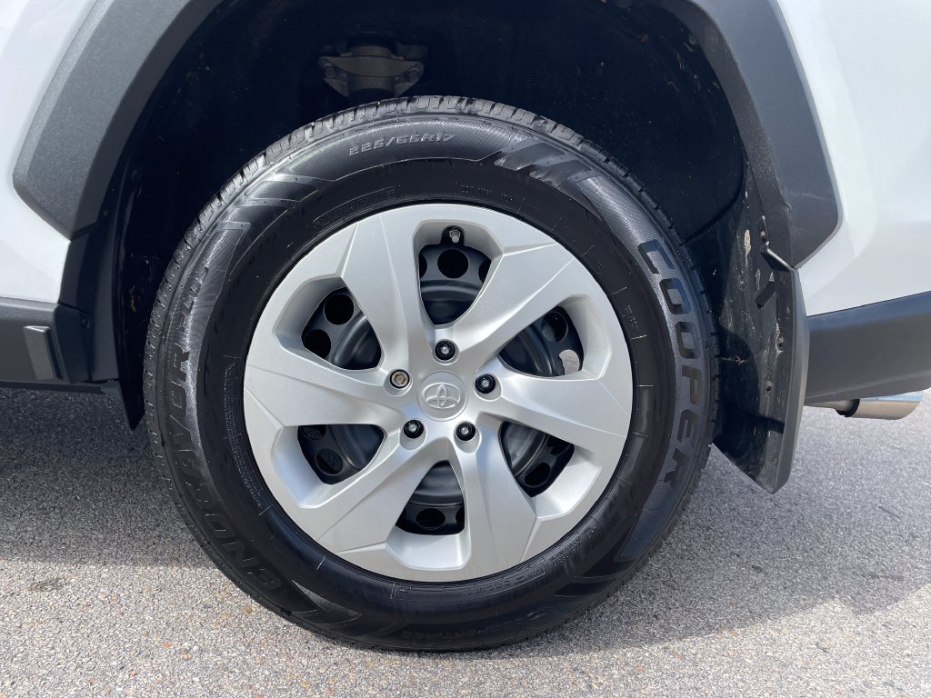 Certified 2023 Toyota RAV4 LE AWD/4WD image 10
