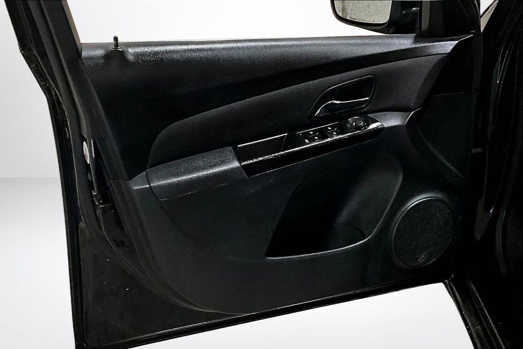 Used 2014 Chevrolet Cruze LT image 18