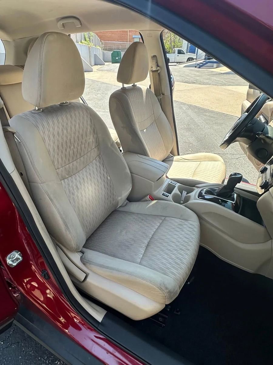 Used 2018 Nissan Rogue SV image 12