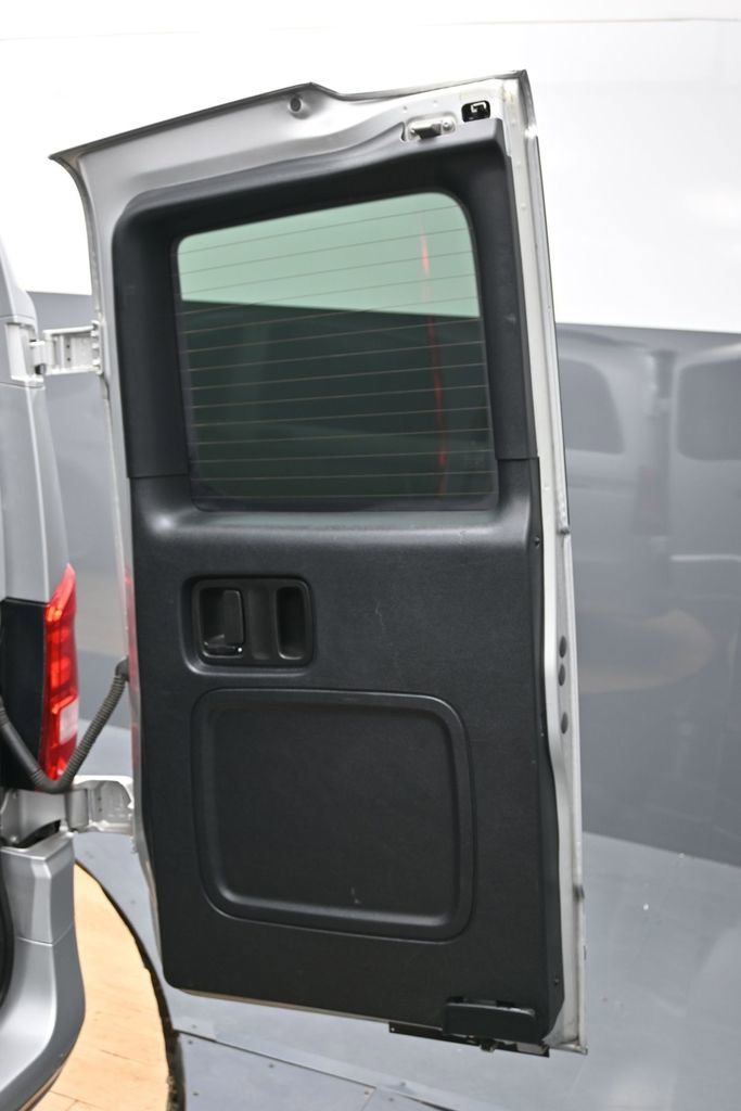 Used 2018 Mercedes-Benz Metris Passenger image 19